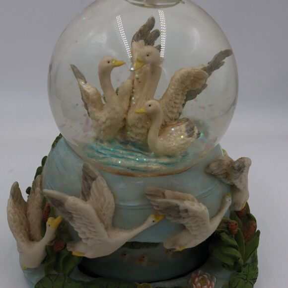 Sanyo Swans Spinning Water Globe Music Box Vintage - Picture 6 of 12